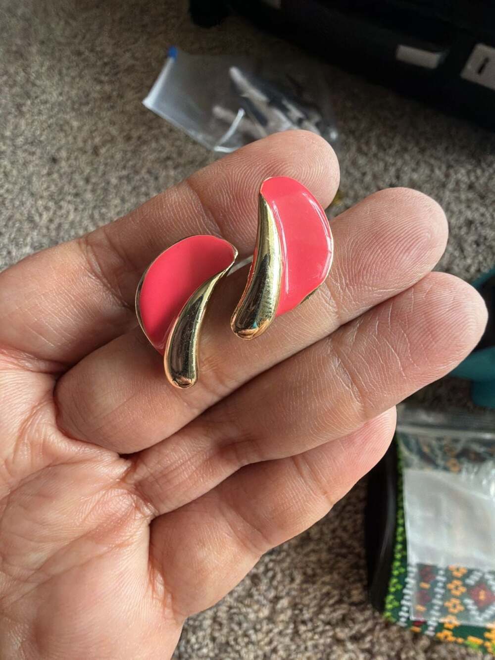 Vintage Gold Tone and Pink Enamel Abstract Teardrop Stud Earrings